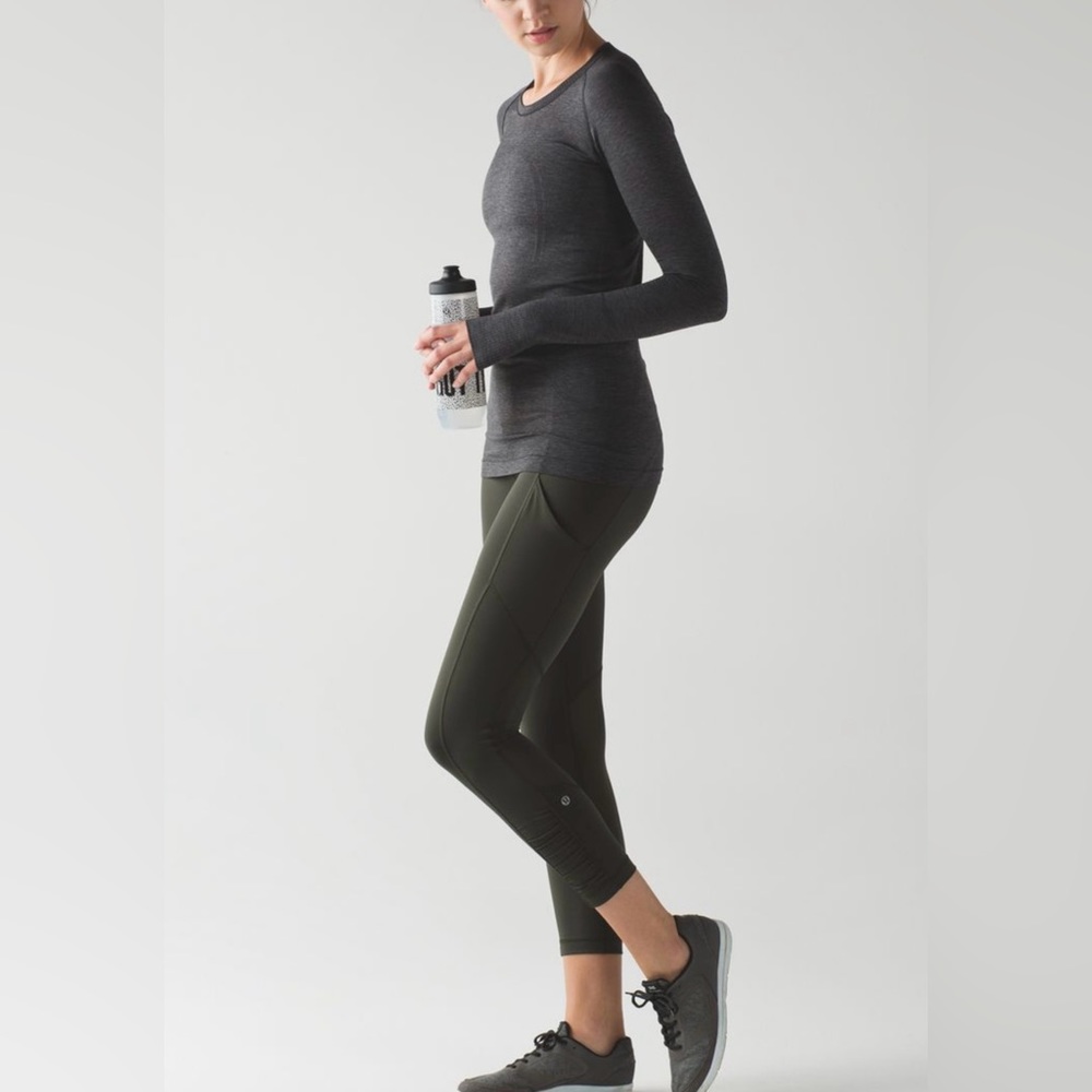 Lululemon speed crop, gator green size 6